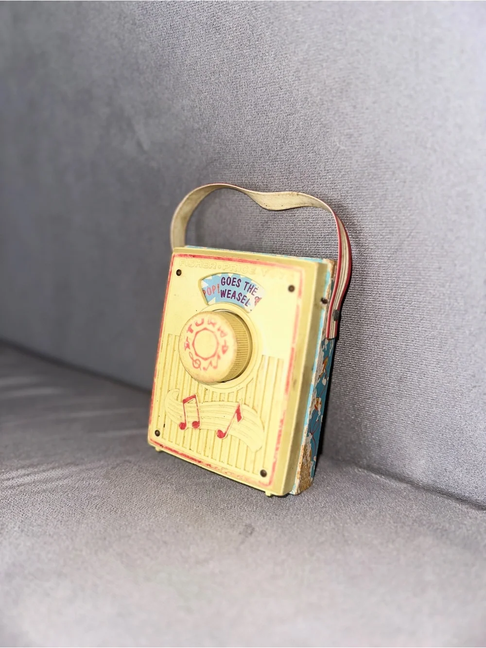 Vintage 1960s Fisher-Price TV Radio Music Box Pop Goes The Weasel - Works!